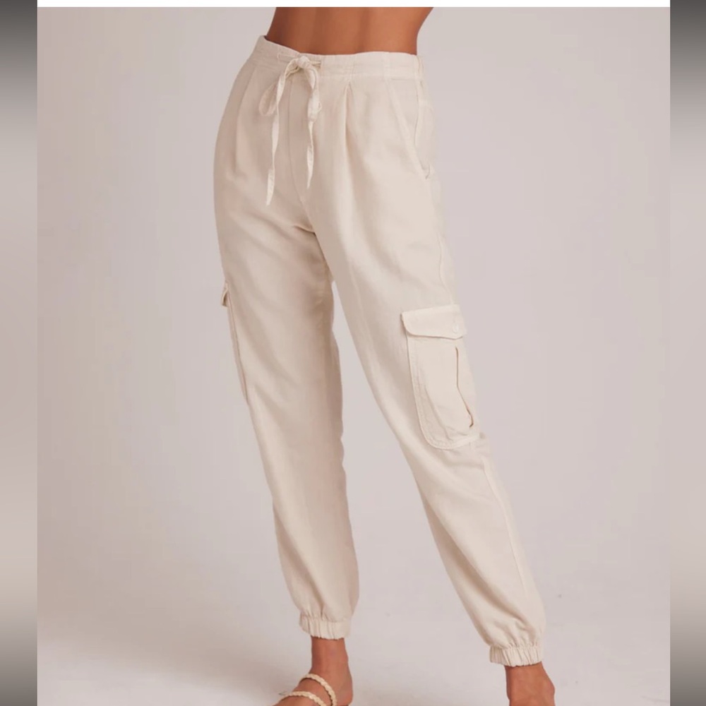 Bella Dahl Isla Pleated Jogger in Seashell Sand